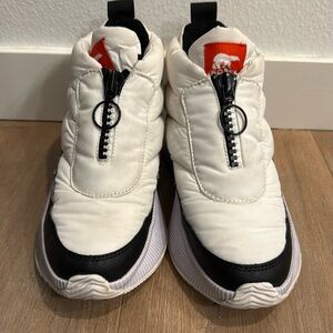 Women’s Sorel Down Boots Size 6